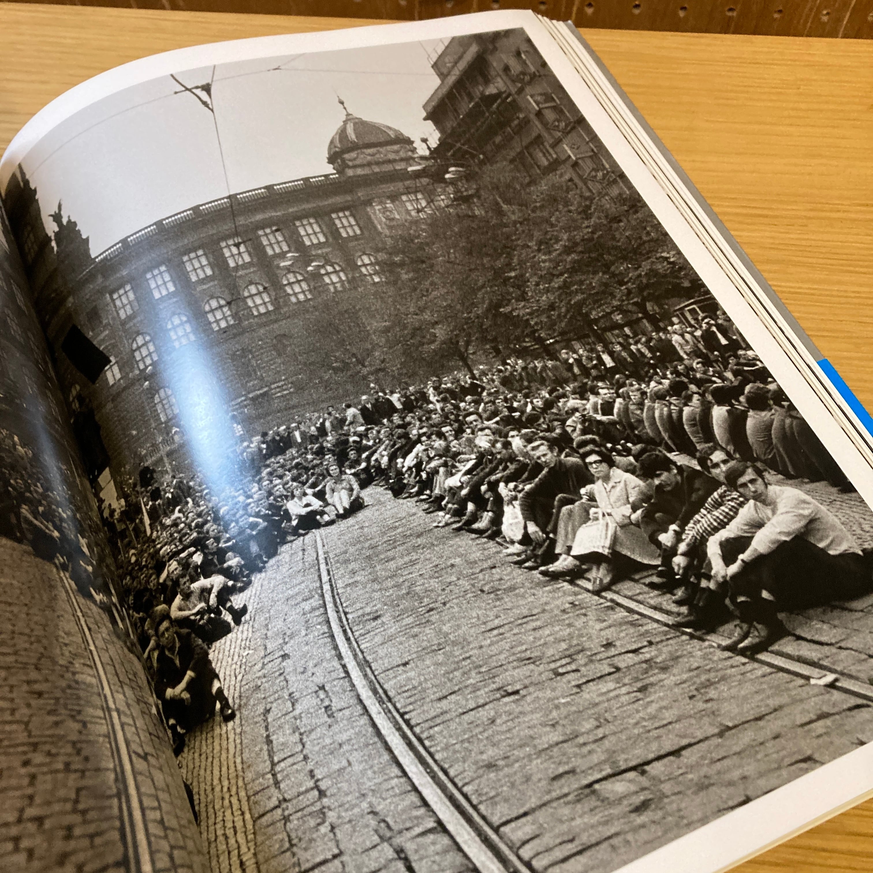 ジョセフ・クーデルカ　プラハ侵攻 1968 日本語版 Amazon.co.jp: ジョセフ・クーデルカ プラハ侵攻 1968 : ジョセフ