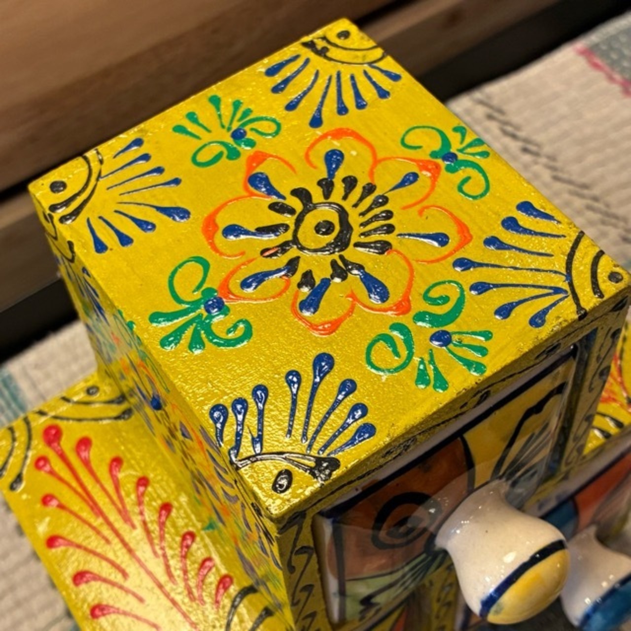 India Blue Pottery Mini 3-Drawer Unit　インド　ブルーポタリ3ドロワーチェスト　凸型　イエロー　全2種　引き出し　置物　玄関収納　メヘンディアート　鍵入れ　印鑑入れ　ハンドメイド