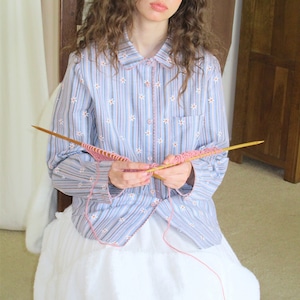 デイジー柄のblue grayストライプシャツ (kai1143)