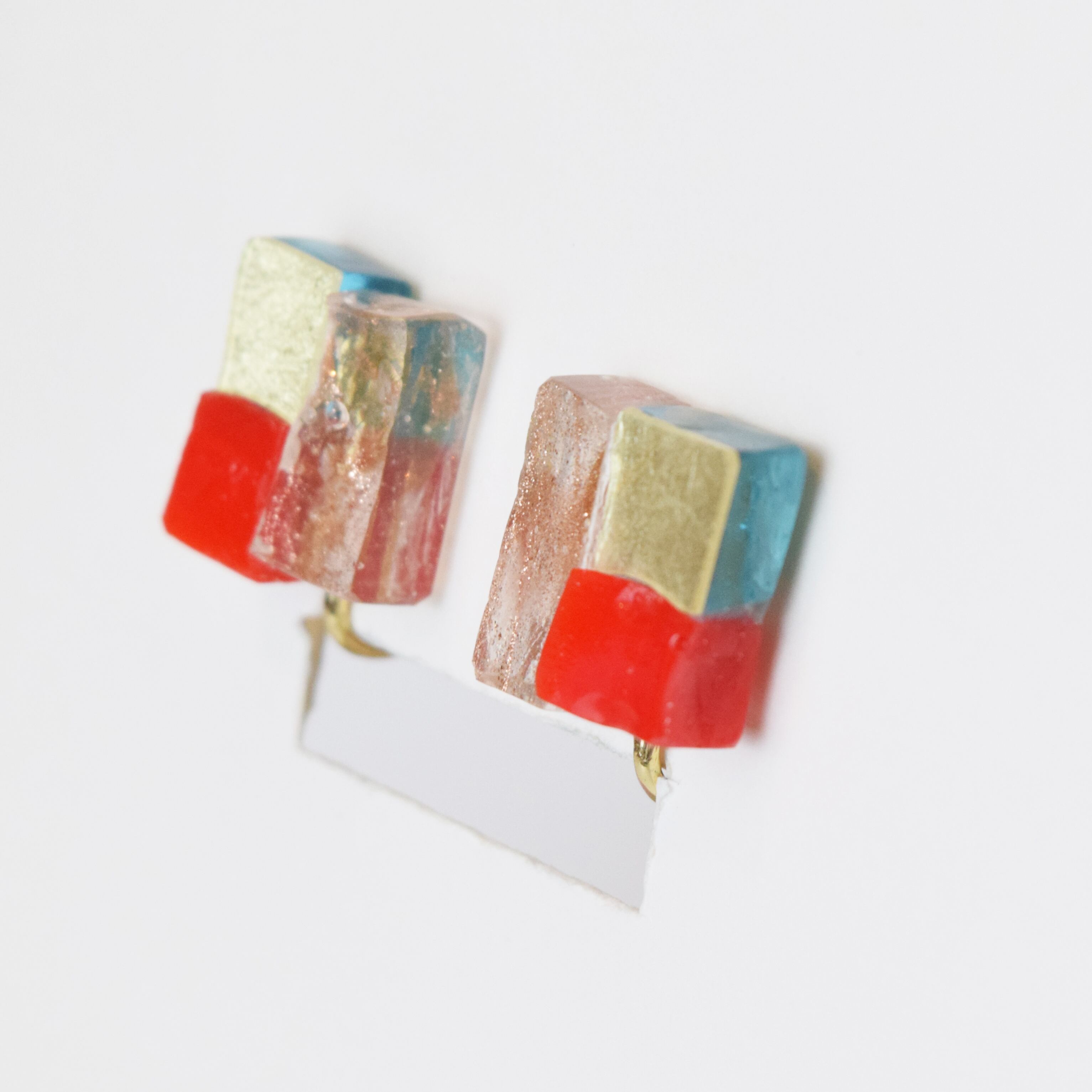 【ベーシック】イヤリングM　赤×ゴールド×ラメクリア