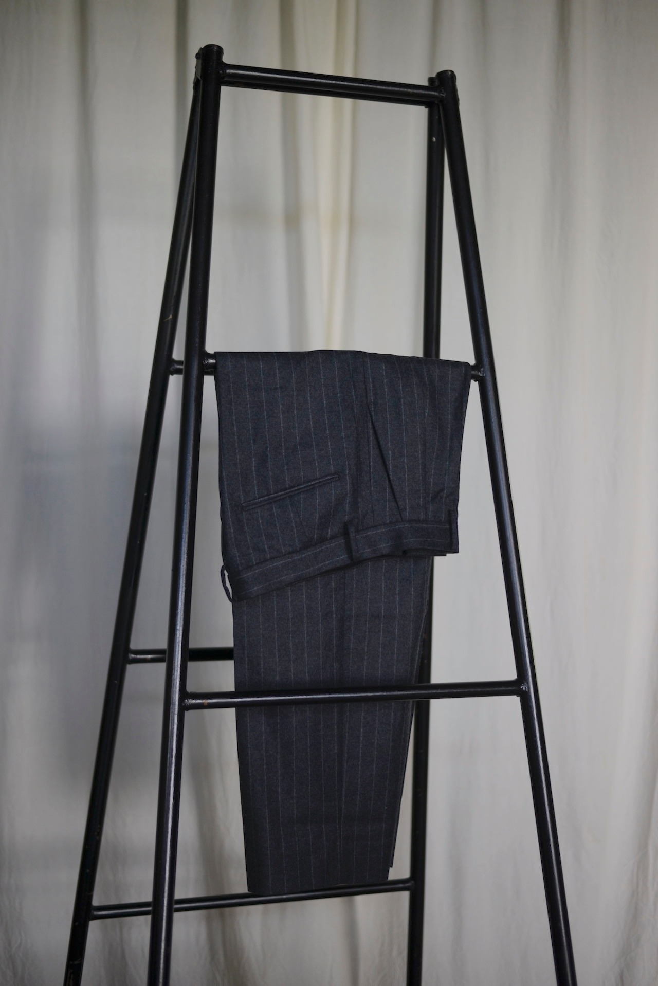 Nikki ESSENTIAL PIECES / Wide Tapered Trousers (wool / ca chock stripe)