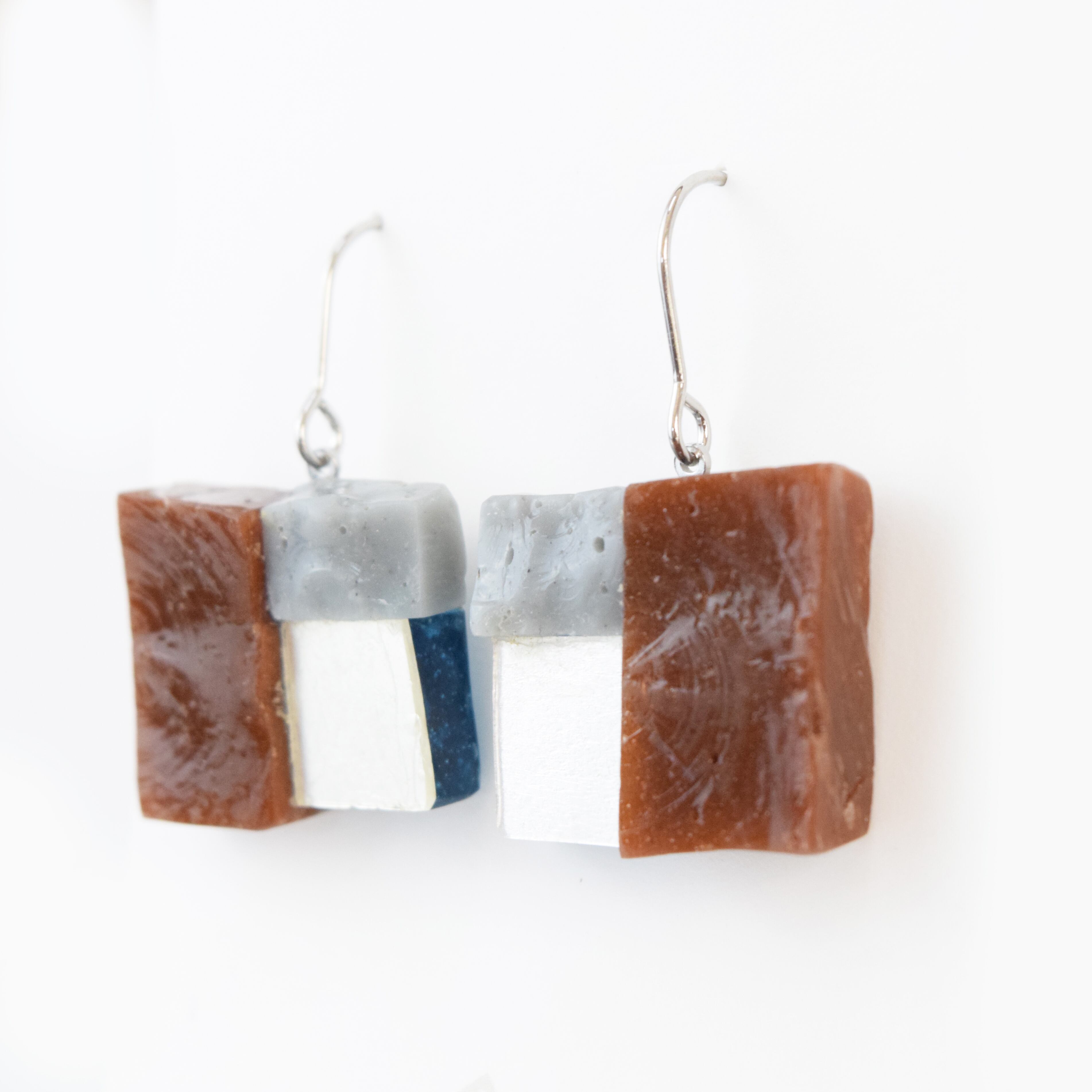 【ベーシック】フックピアスL 茶×グレー×シルバー