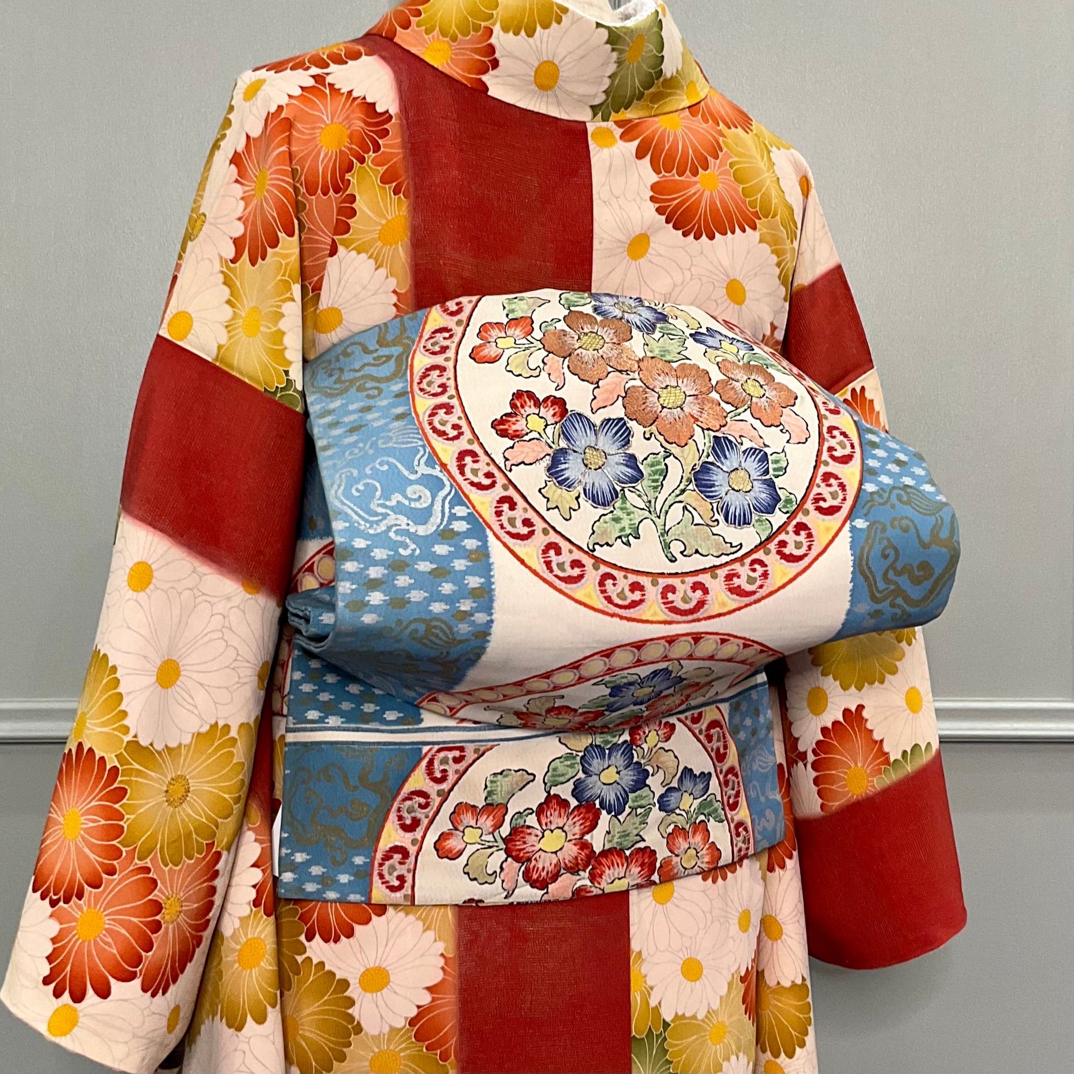 異国の円窓＊水色 花 華 丸紋 紋章 オリエンタル 東洋 刺繍 染め帯