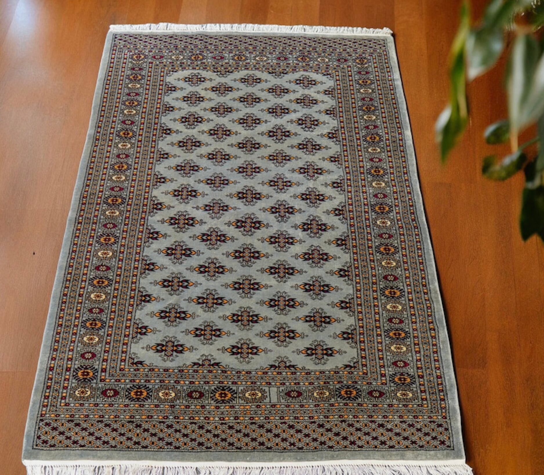 184×132cm パキスタン手織り絨毯 Fine Quality