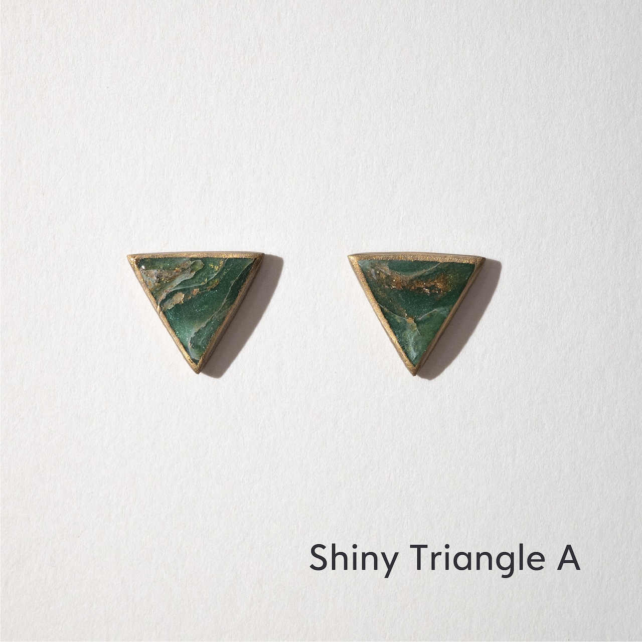 LOOP hogu v1 : Triangle Studs