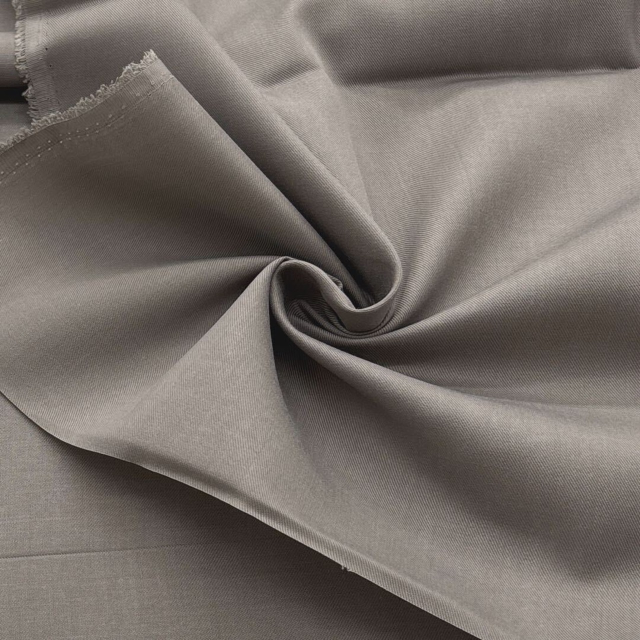 TB985◆2m◆ラスト1点!◆M◆綿ポリエステル混綾織りスレキ生地◆グレー