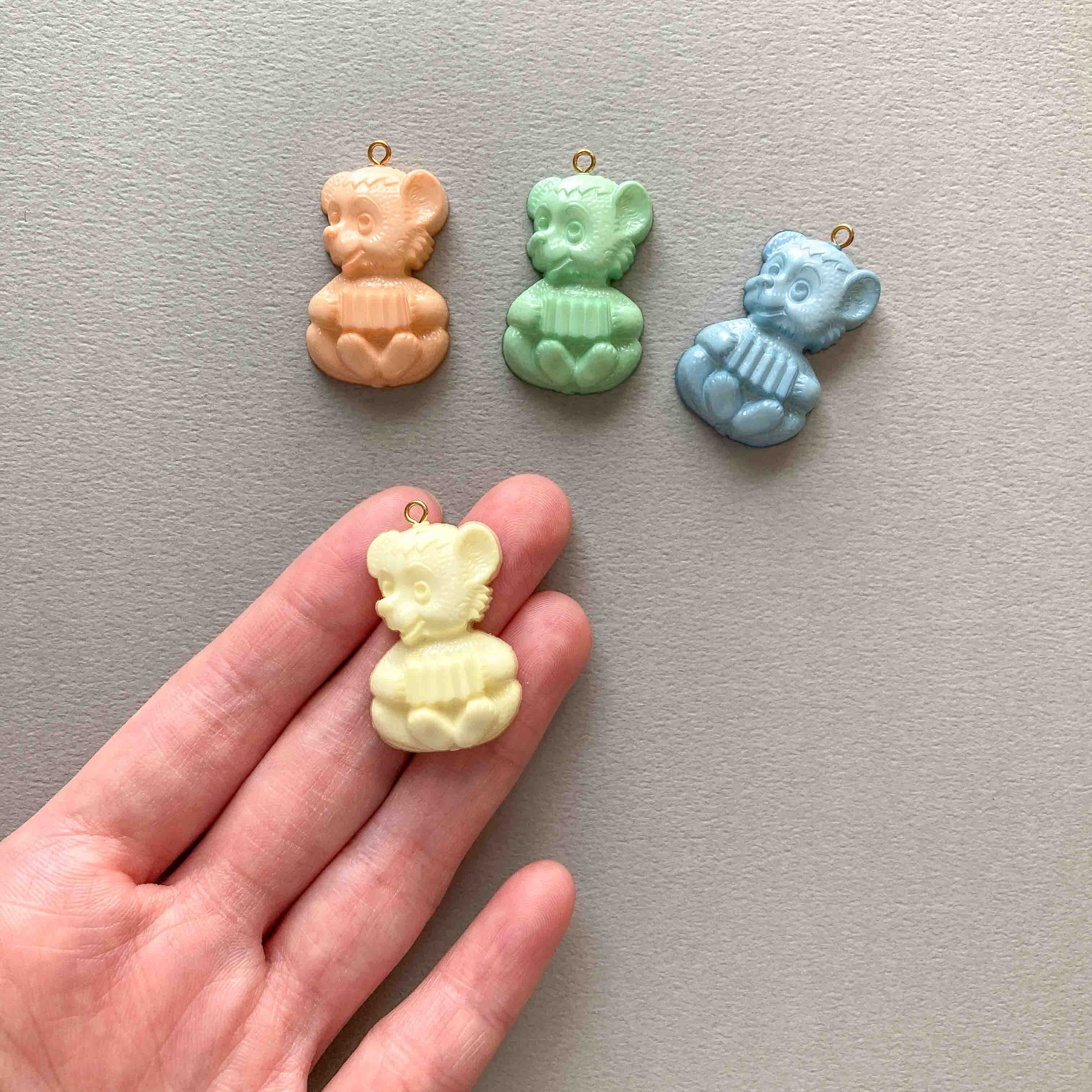 最終入荷〉ドイツアクリル ヴィンテージくまチャーム | Dua