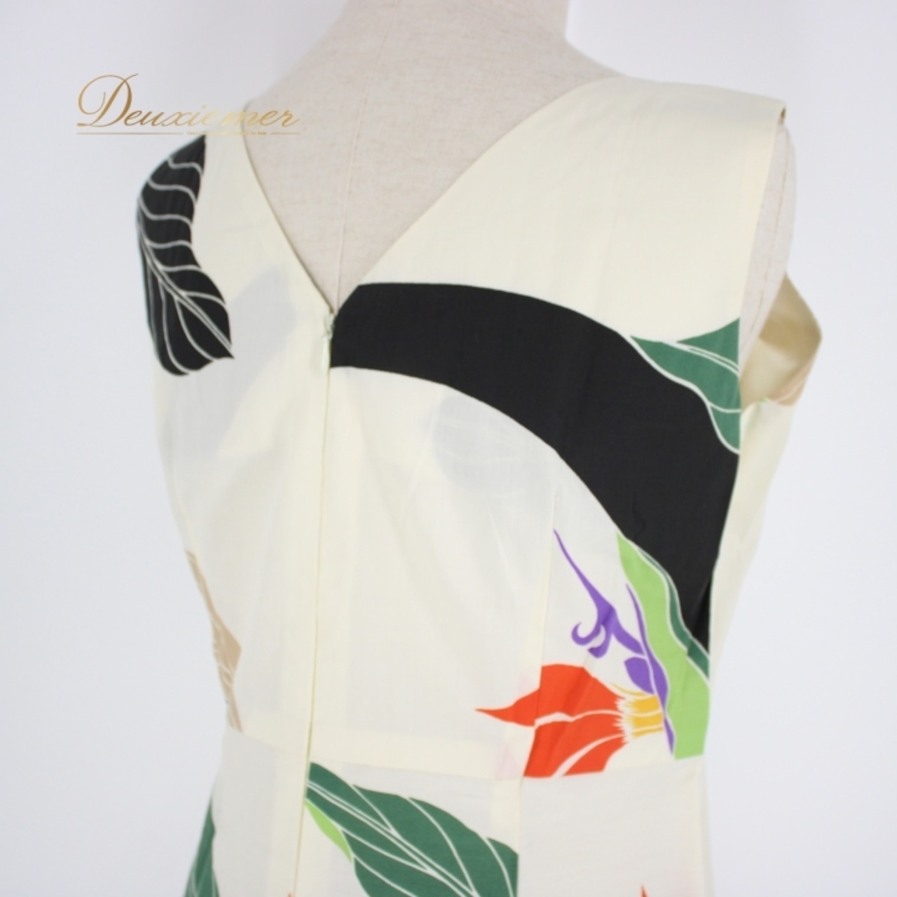 フラダンス 衣装 ワンピース ドレス ホワイト系 ハワイアンプリント アロハ 植物柄 フラ レッスン 練習 ハワイアン ダンス ノースリーブ 華やか 鮮やか かわいい おしゃれ 上品 大人っぽい ベージュ系 ブラック系 グリーン系 オレンジ系 パープル系 イエロー系 白 黒 緑 黄緑 橙 紫 黄 カラフル 長丈 スタイリッシュ フラワープリント お洒落