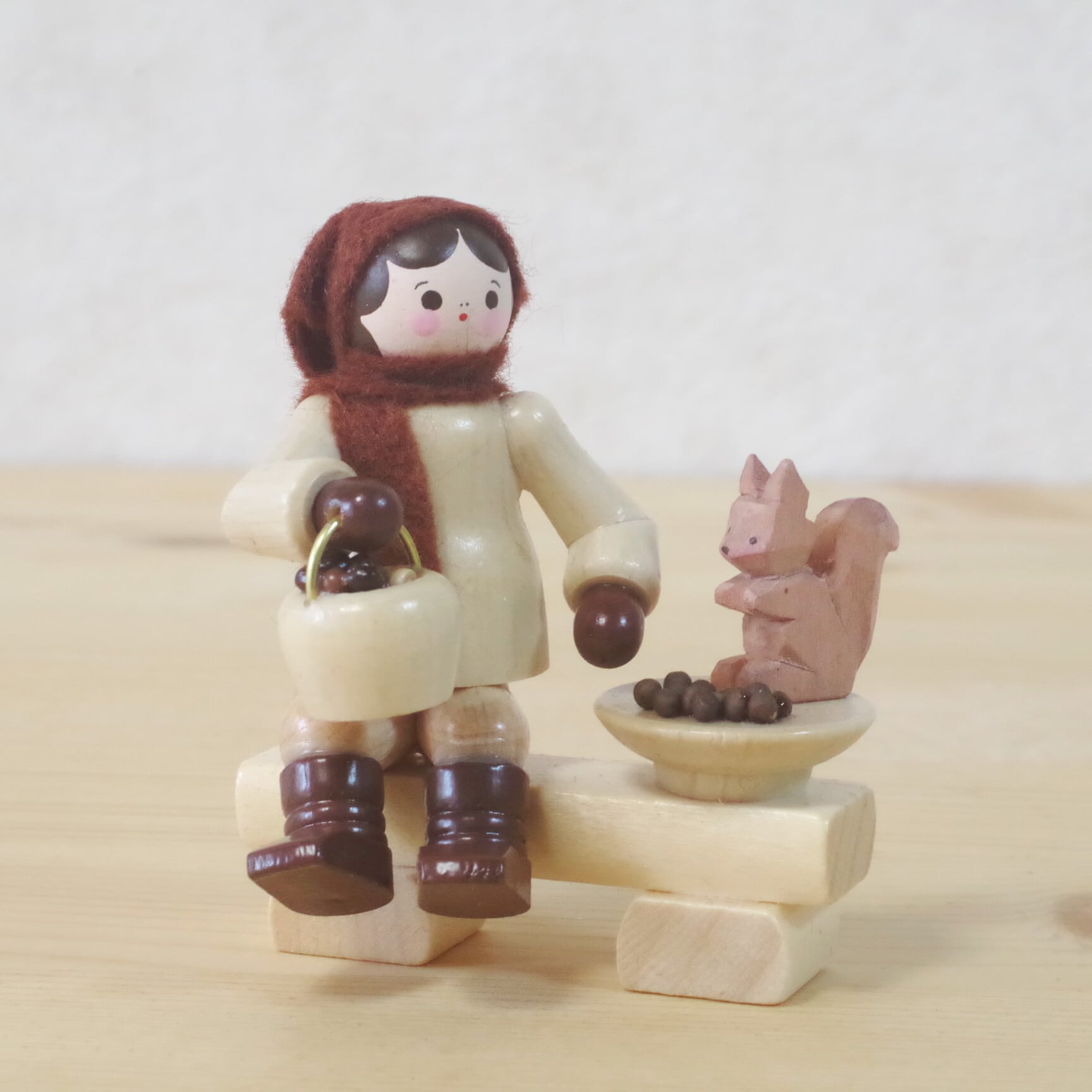 ロミーティール 女の子とリス