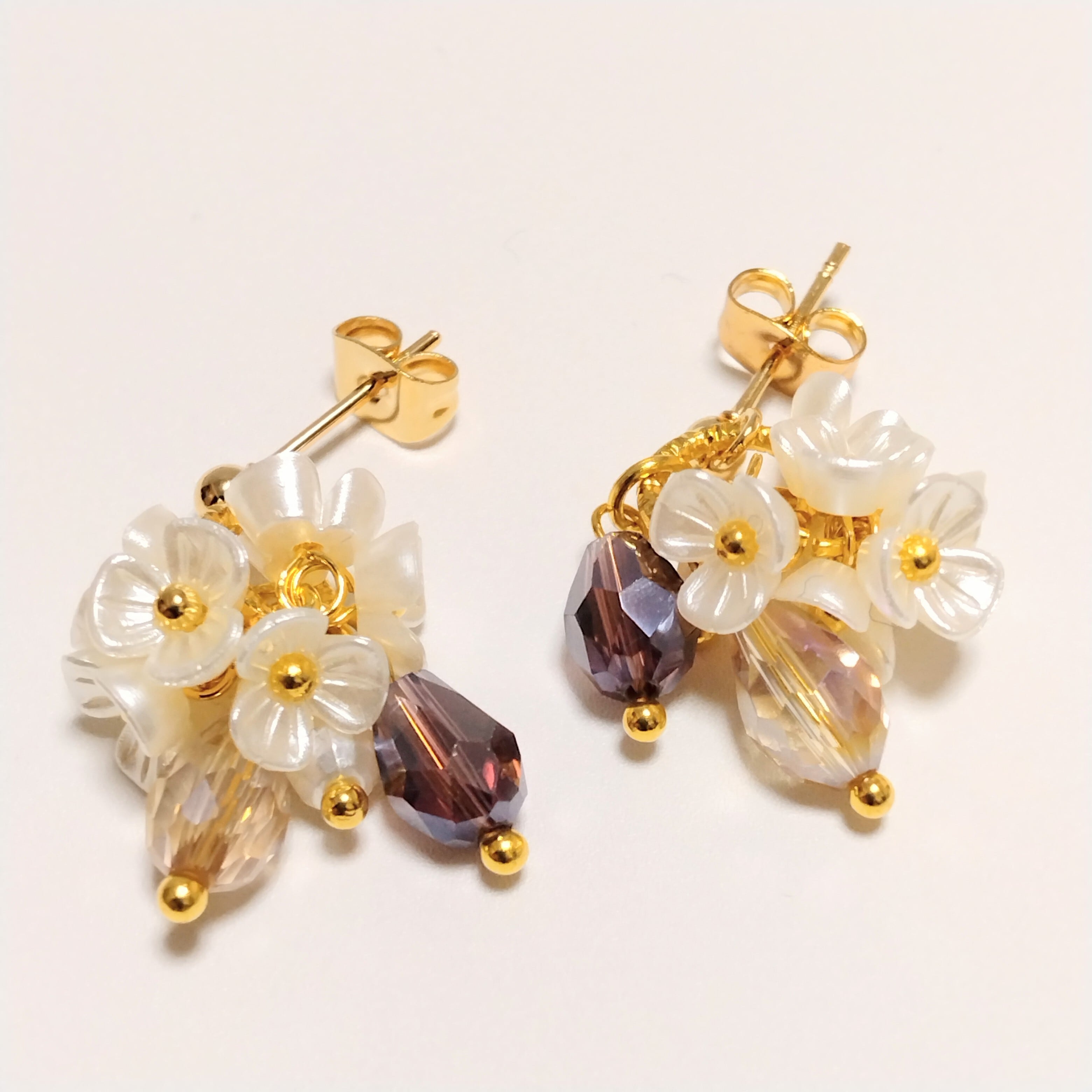 No.260 ドロップビーズとラインストーンのピアス ハンドメイド ドロップビーズと野の花摘みピアス | ハンドメイド雑貨・自然素材のお