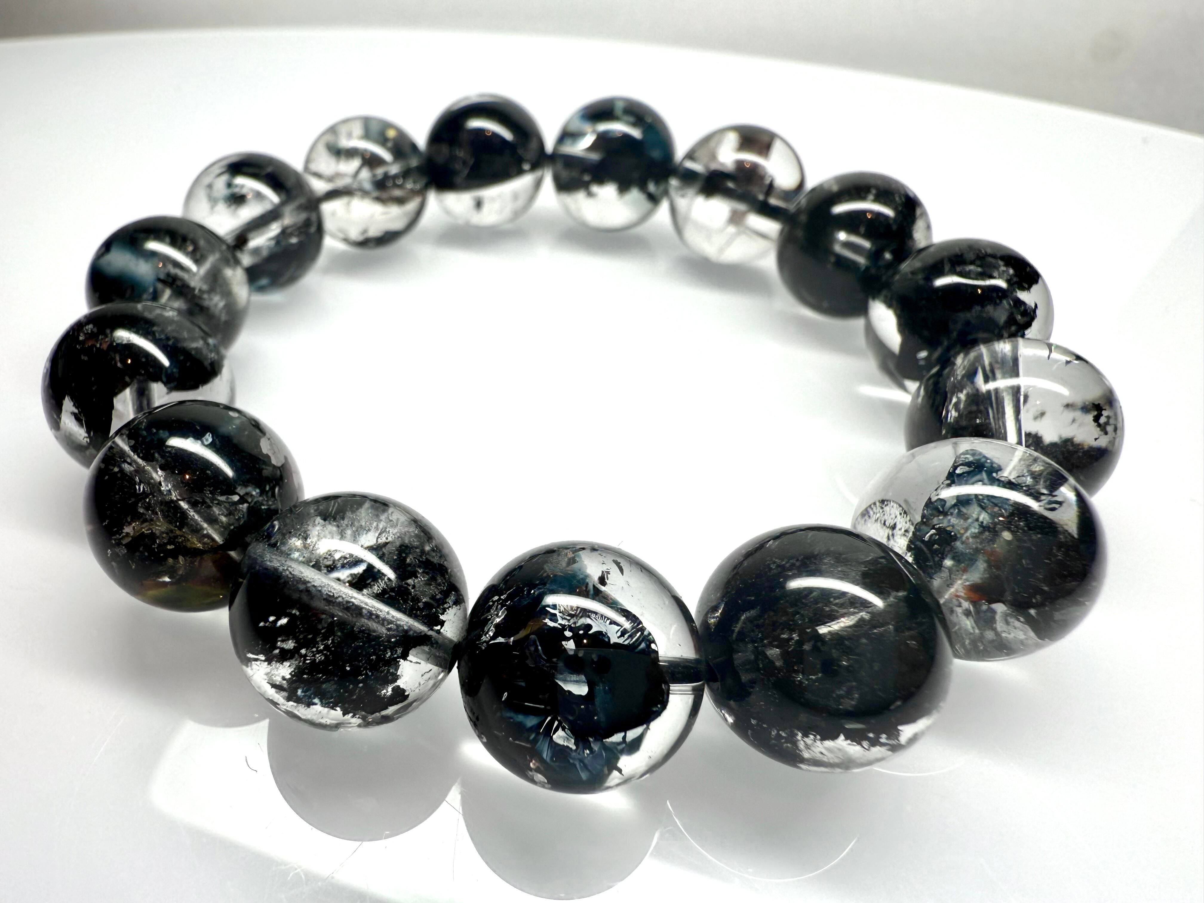 すっごい綺麗なモリオンたん！綺麗！チベット　ラサ地区産！ズドンとくる！ 楽天市場】モリオン 黒水晶 勾玉【チベット産】【約30mm×約18mm前後