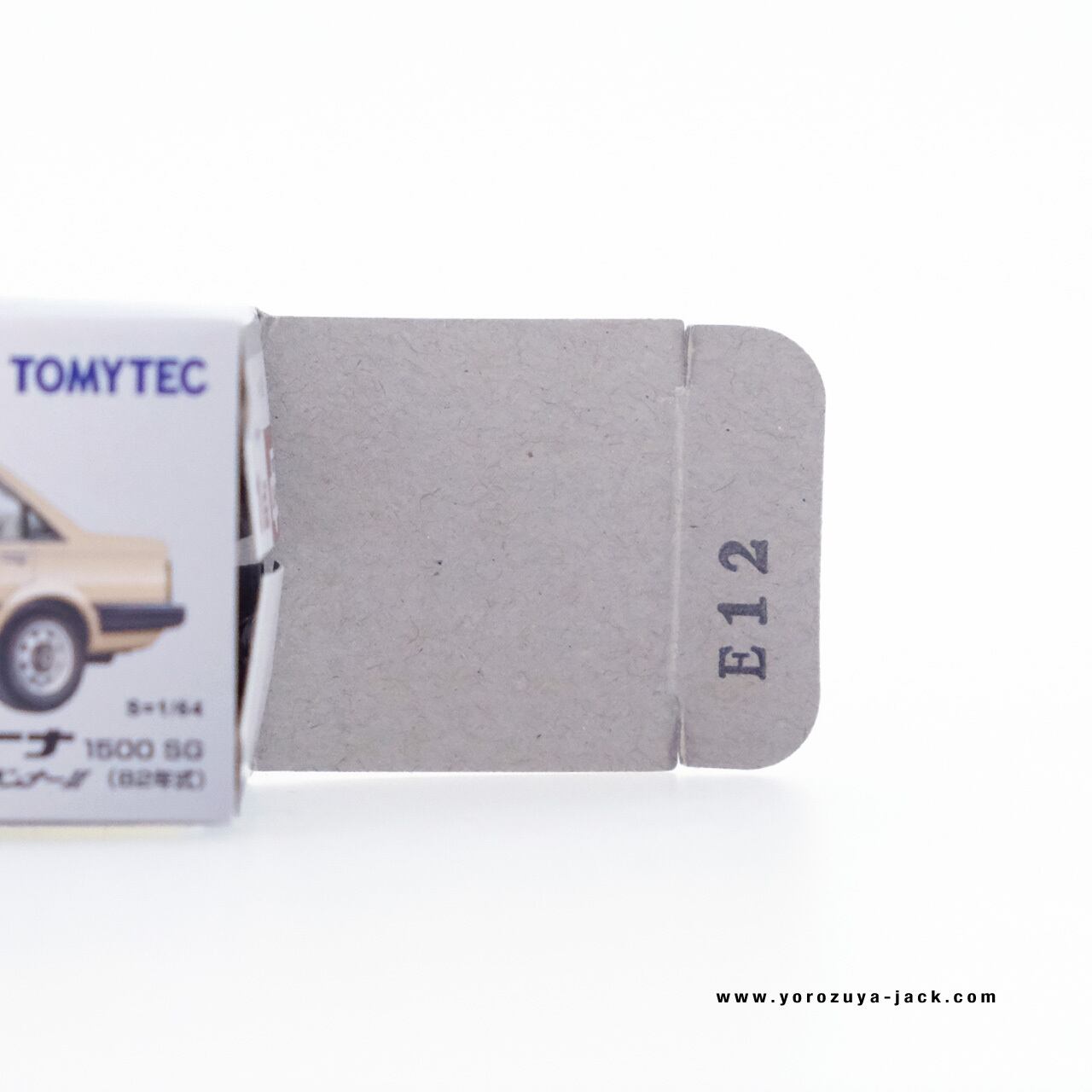 トミカリミテッドヴィンテージネオ LV-N68b トヨタ カリーナ 1500 SG