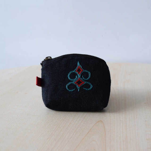 小銭入れ（黒、緑刺繍）　 coin purse　【さっぽろアイヌクラフト】