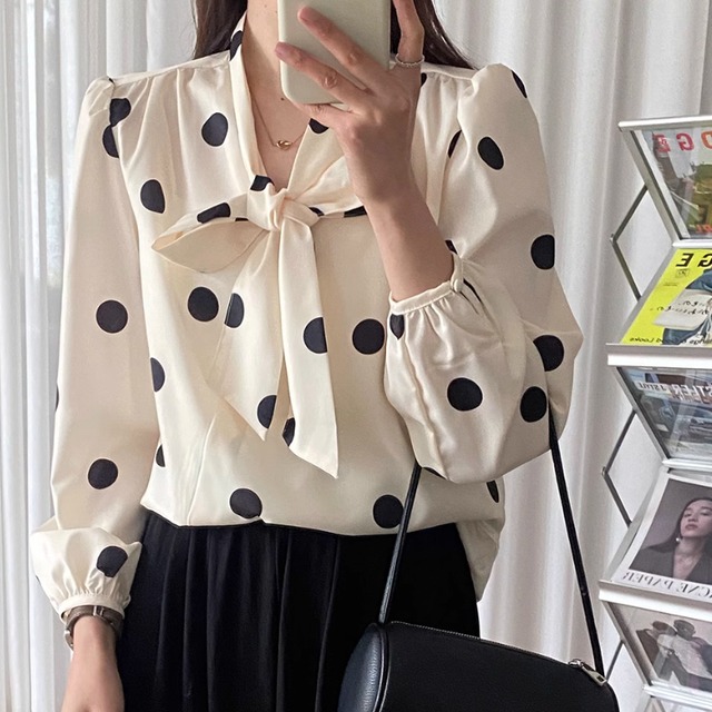 レディース トップス シャツ ブラウス プルオーバー 長袖 フェミニン リボン 薄手 かわいい 大人可愛い きれいめ シンプル カジュアル 上品 おしゃれ かっこいい レトロ こなれ感 ラフ ガーリー ルーズ 個性的 クール モード系 エレガント モダン 主役級 存在感 とろみ感 抜け感 ラブリー キュート 都会的 クラシカル ロマンティック ドット柄 水玉 春 デート お出かけ レストラン 女子会 休日 ショッピング お花見 合コン コンパ 婚活 コーデ 楽ちん 普段使い モテ 清楚 S M L ゆる