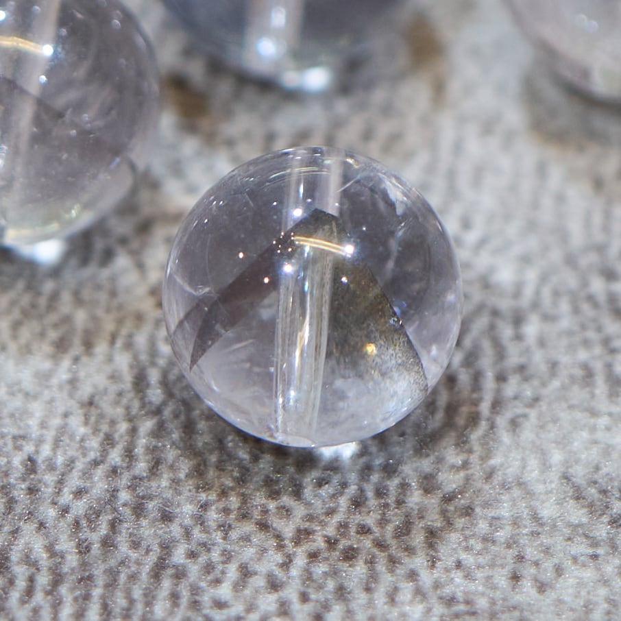 【漆黒の記憶を刻む幻影】稀少!ブラックパープルファントムクォーツ (高品質/10mm) ビーズ/一粒売り