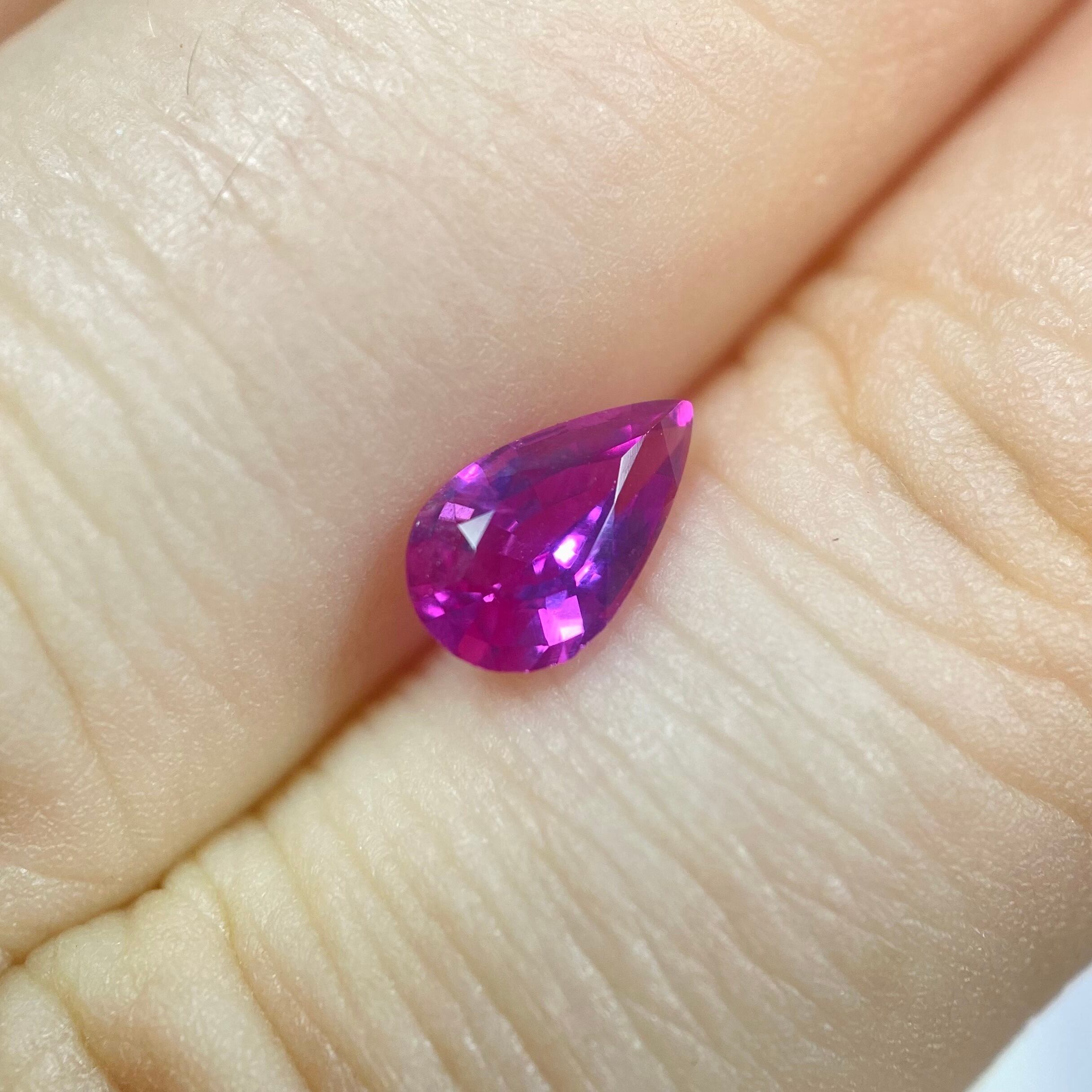 ビビッドすぎなピンクサファイア
