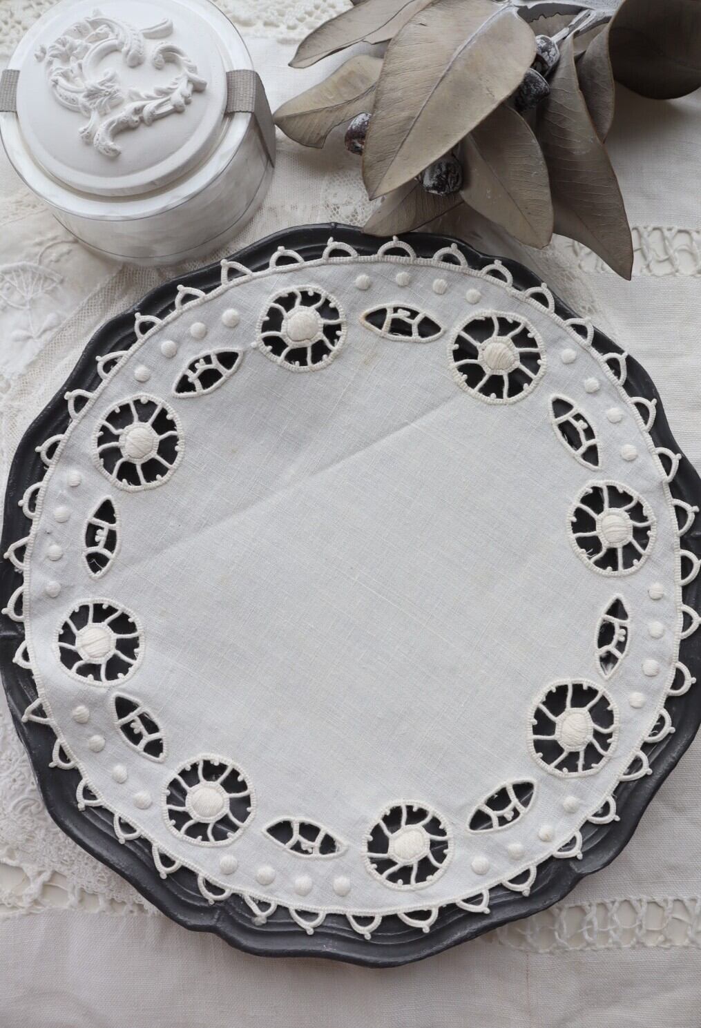 ドイリー | vmt antique アンティーク雑貨の家