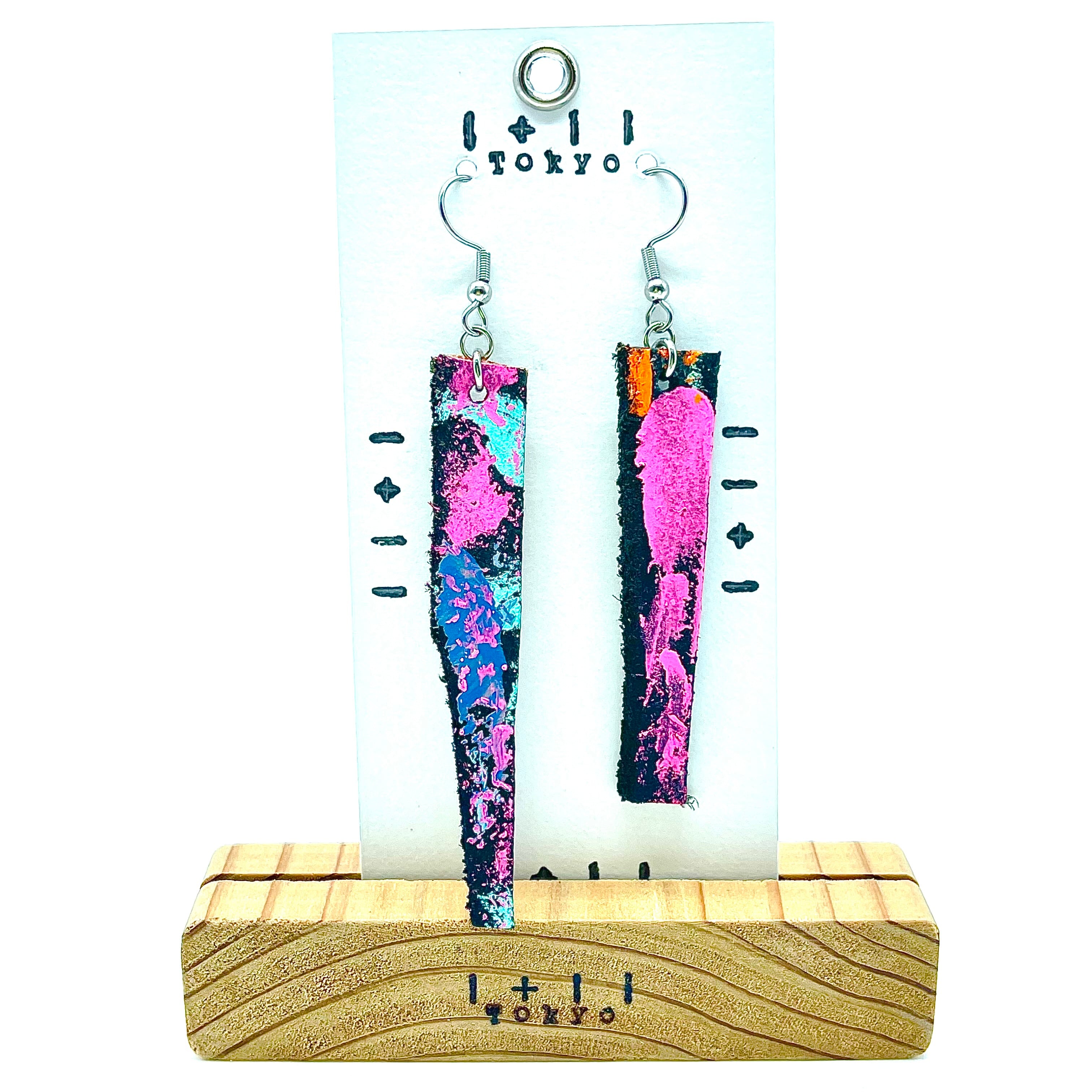 革ピアス　ピンクカラーの滝水　本革