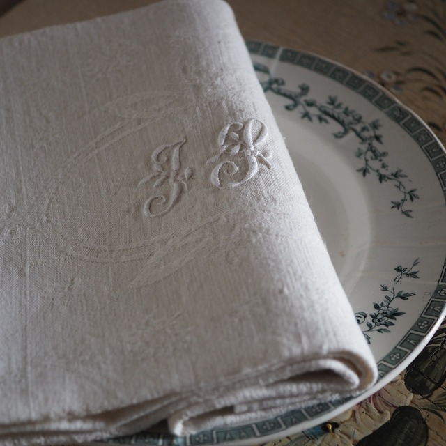 手刺繍リネン　モノグラム J T