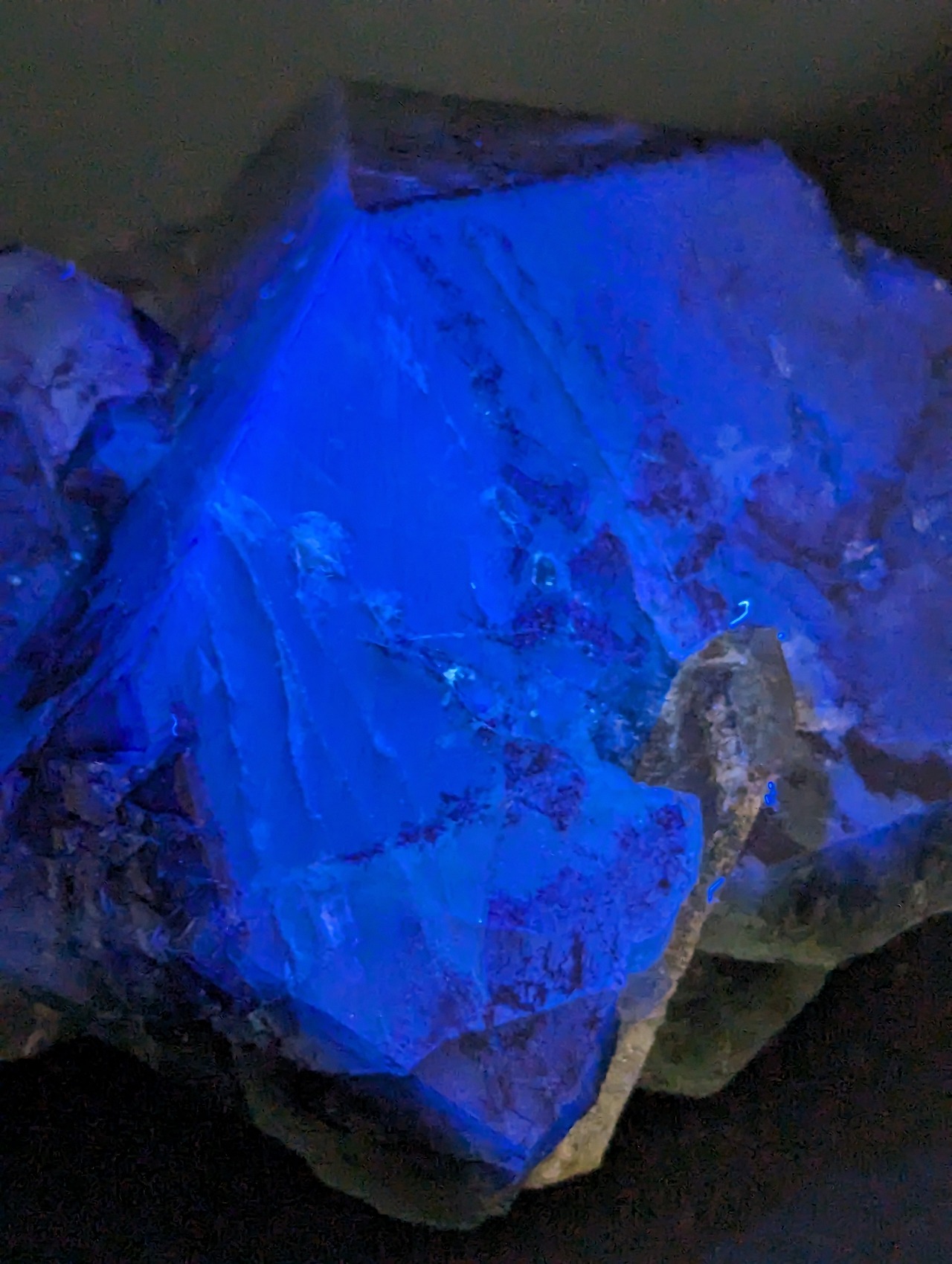 【希少色/大型結晶】オコルスフローライト  Okorusu mine, Namibia   R5-1271
