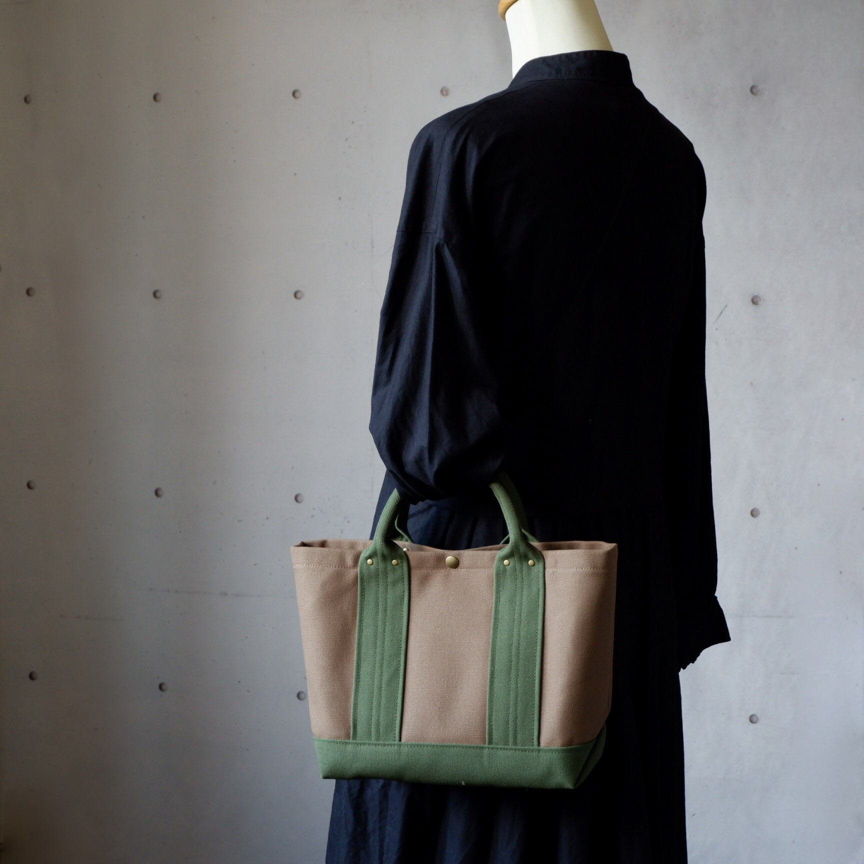 倉敷帆布のトート/横長〈classic〉モカ×モスグリーン | myu.handwork