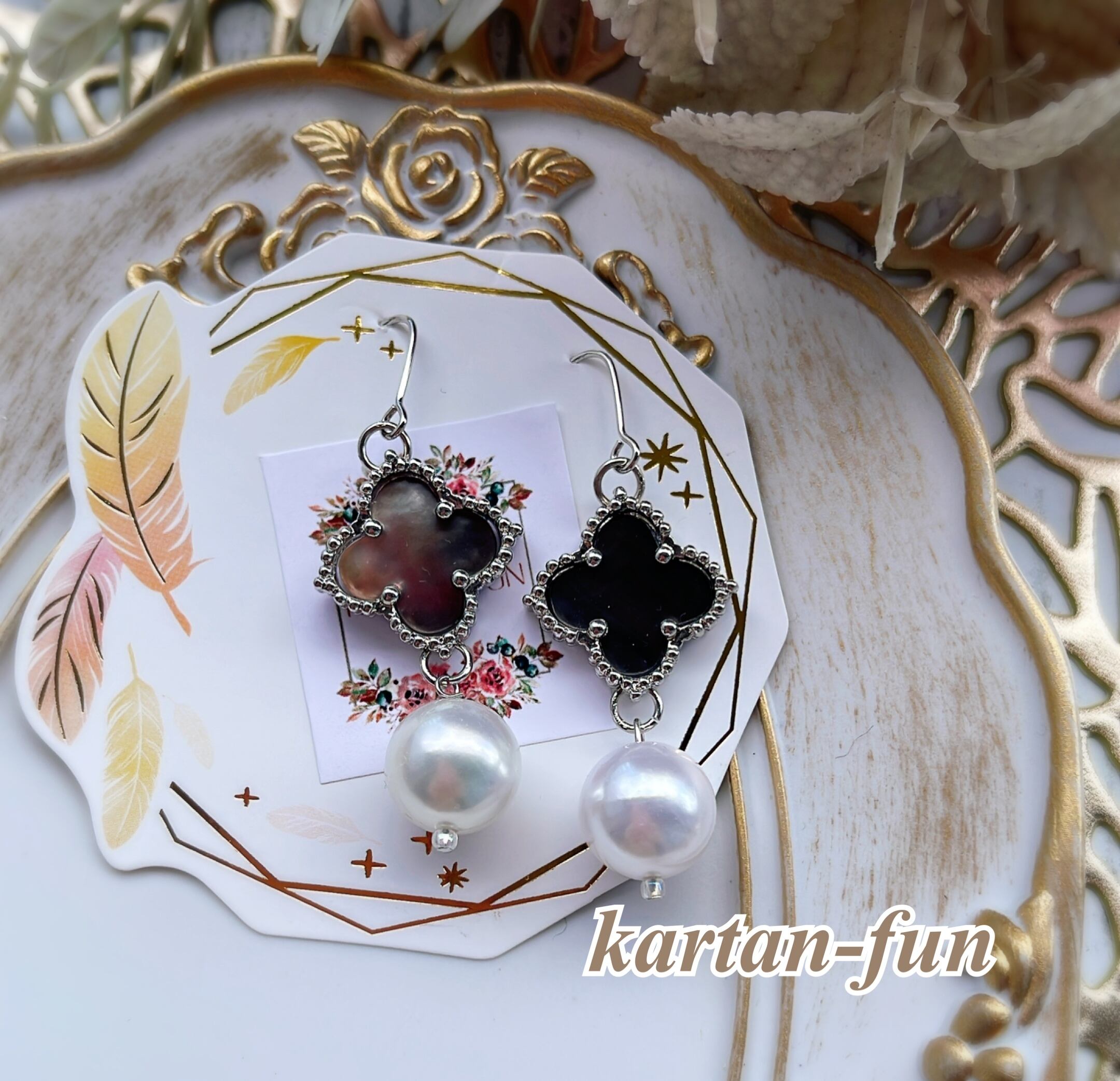 4枚花シルバー黒蝶貝とパールのピアス | Pay ID