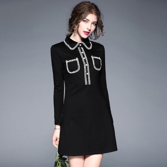 丸襟 黒の長袖ワンピース