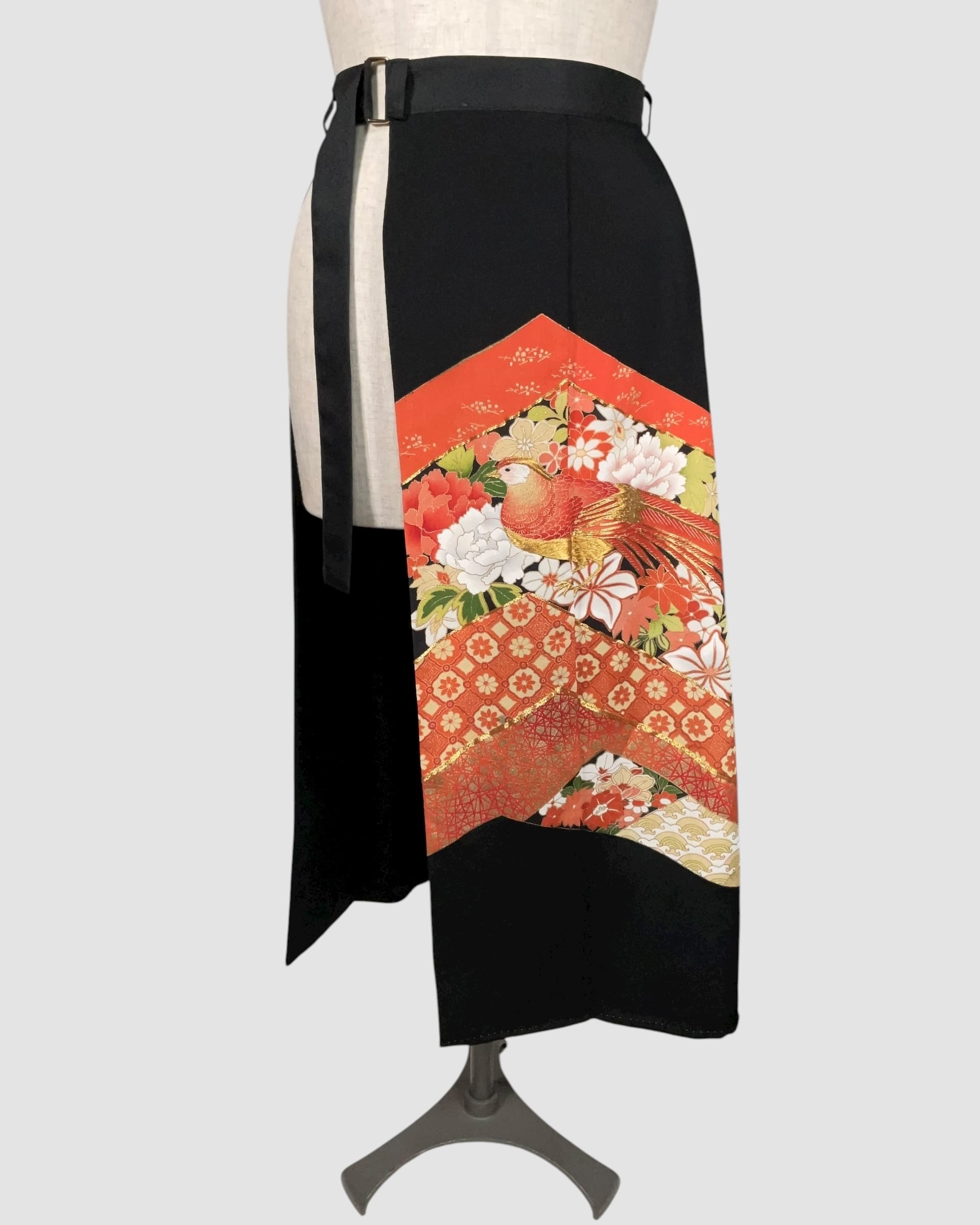 着物重ねスカート(黒留袖より制作) Kimono Overlay Skirt (Made of Kurotomesode-Kimono)