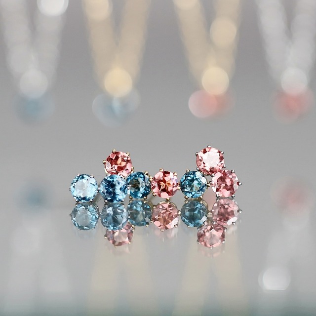 希少！カラーチェンジガーネットのひと粒ピアス｜4mm｜つけっぱなしOK★選べるピアス金具 SUS316