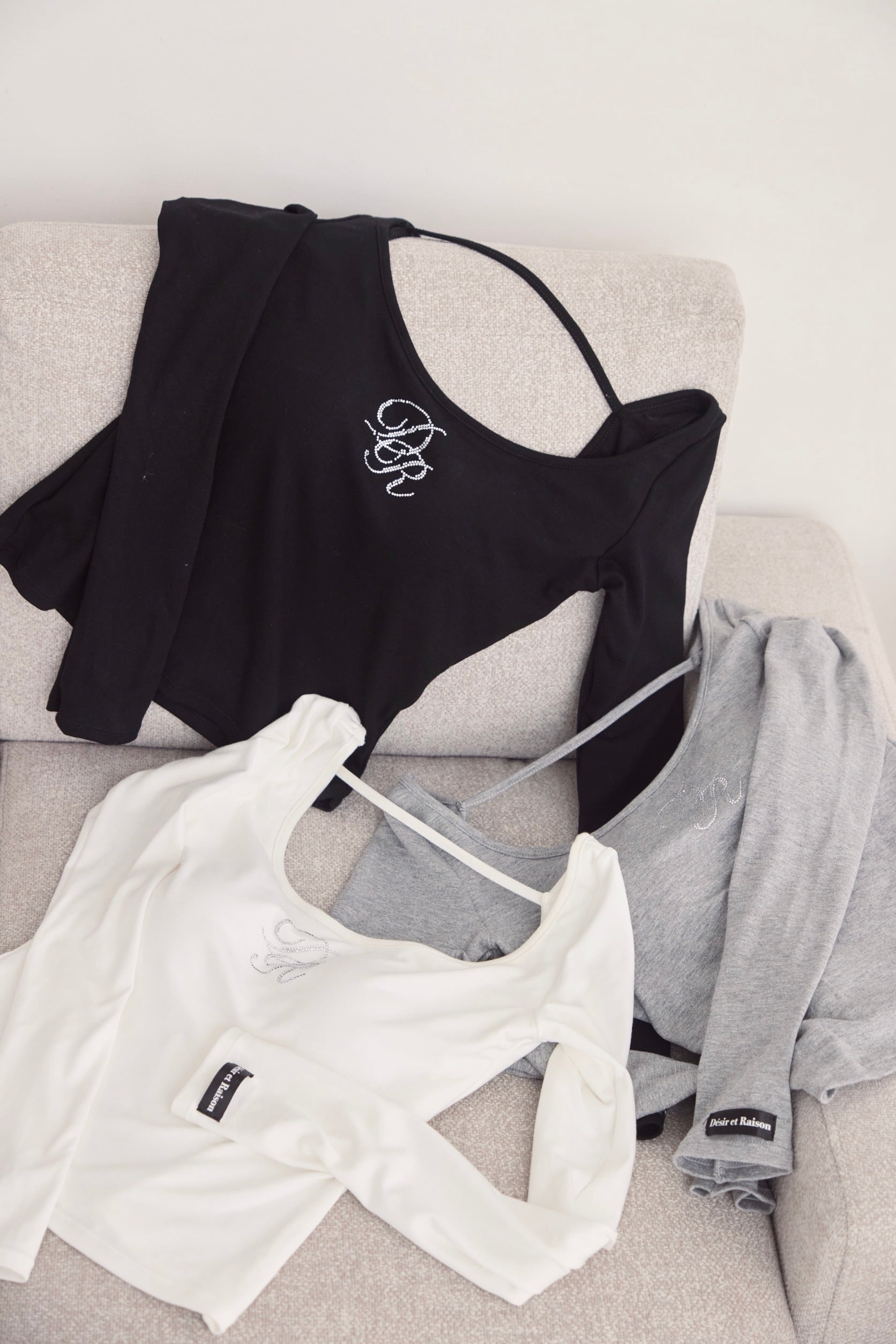 rhinestone back open long T-shirt