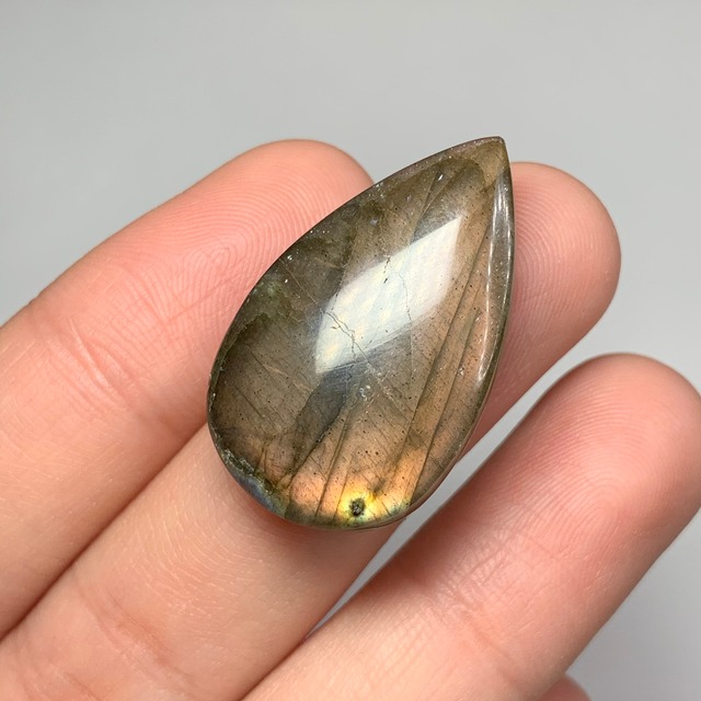 4.ピンクオレンジシラーラブラドライトルース・しずく型