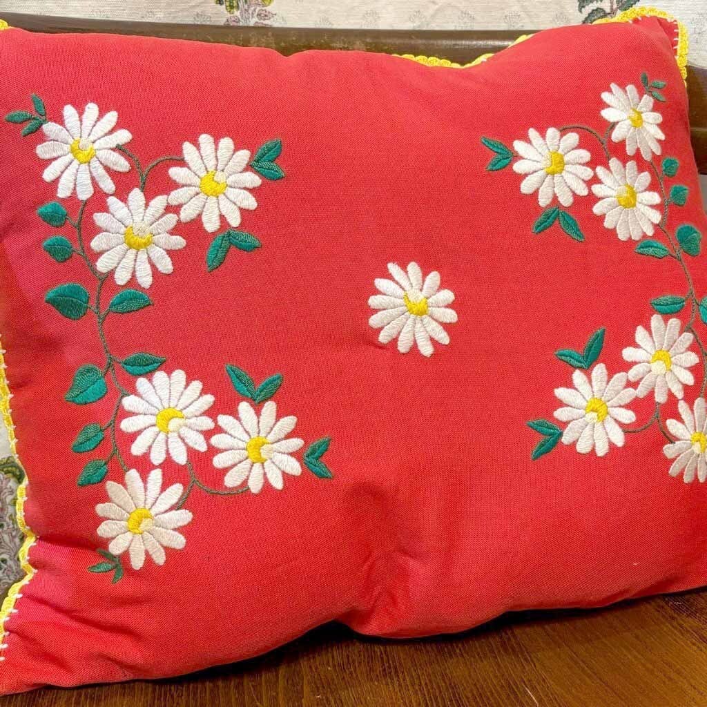 ハンガリー刺繍 クッションカバー 赤 ガーベラ | kolbenova