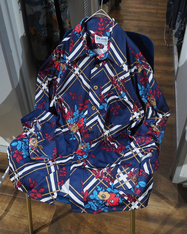 1970s " Bow Brand by Alexander's " Classic Flower All over pattern vintage Dagger collar Shirt