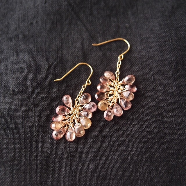【K14gf】Change Garnet Dangling Earrings／チェンジガーネット 小房ピアス