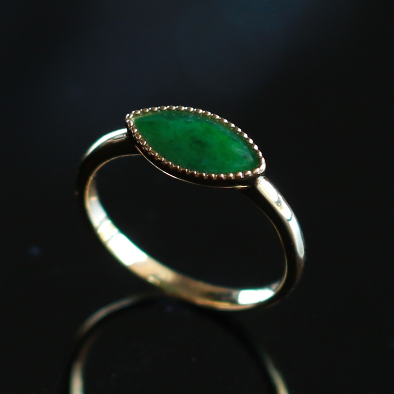 光にかざすと神秘的！ マーキス深緑翡翠 マーキス K10YGリング A貨翡翠 jd_rg1452