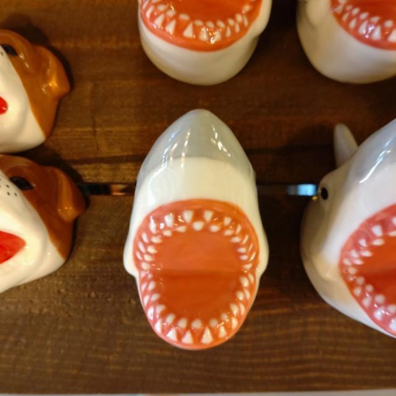 ジョーズ 箸置き サメ JAWS　インテリア　立体感　陶磁器　催事　イベント　キッチン　