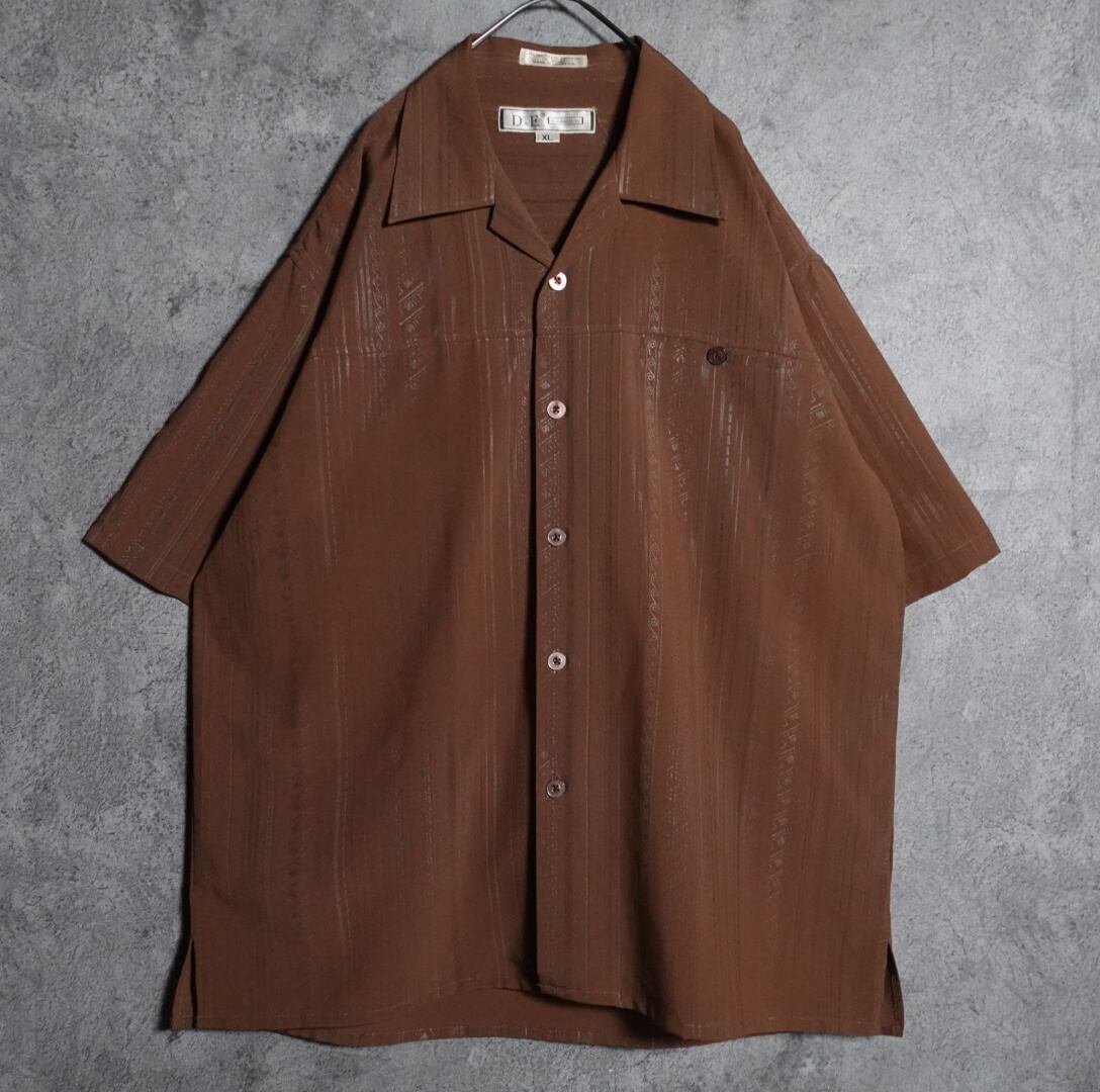 Striped pattern open collar shirt