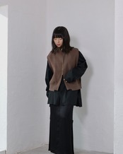 i’m here - Driver’s Knit Vest :Brown|前後スイッチ/ダブルファスナー/立体リンクス