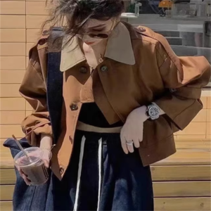 【送料無料】 アウター 2色 ショートコート ジャケット 羽織り トレンチコート ショート ショート丈 袖あり 長袖 Vネック フレア Aライン バイカラー かわいい 大人可愛い 綺麗 シンプル カジュアル 大人 おしゃれ お洒落 大人女子 こなれ感 コンサバ 体型カバー 無地 秋 30代 40代 レディース 女性用 ママ デート お出かけ 女子会 お呼ばれ お茶会 授業参観 休日 アウトドア 着回し 普段使い デイリーユース 韓国 ファッション   くすみカラー 大人カラー 秋カラー ベイクドカラー