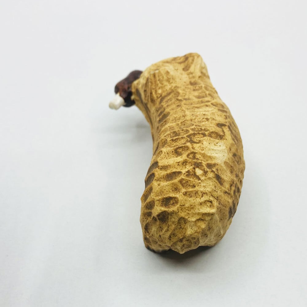 木彫り熊(まんが肉)の置き物 / すずきたまみ / 陶芸作品