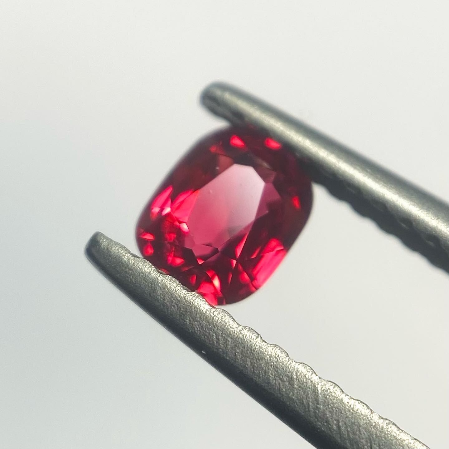 情熱の真っ赤な薔薇色 スピネル