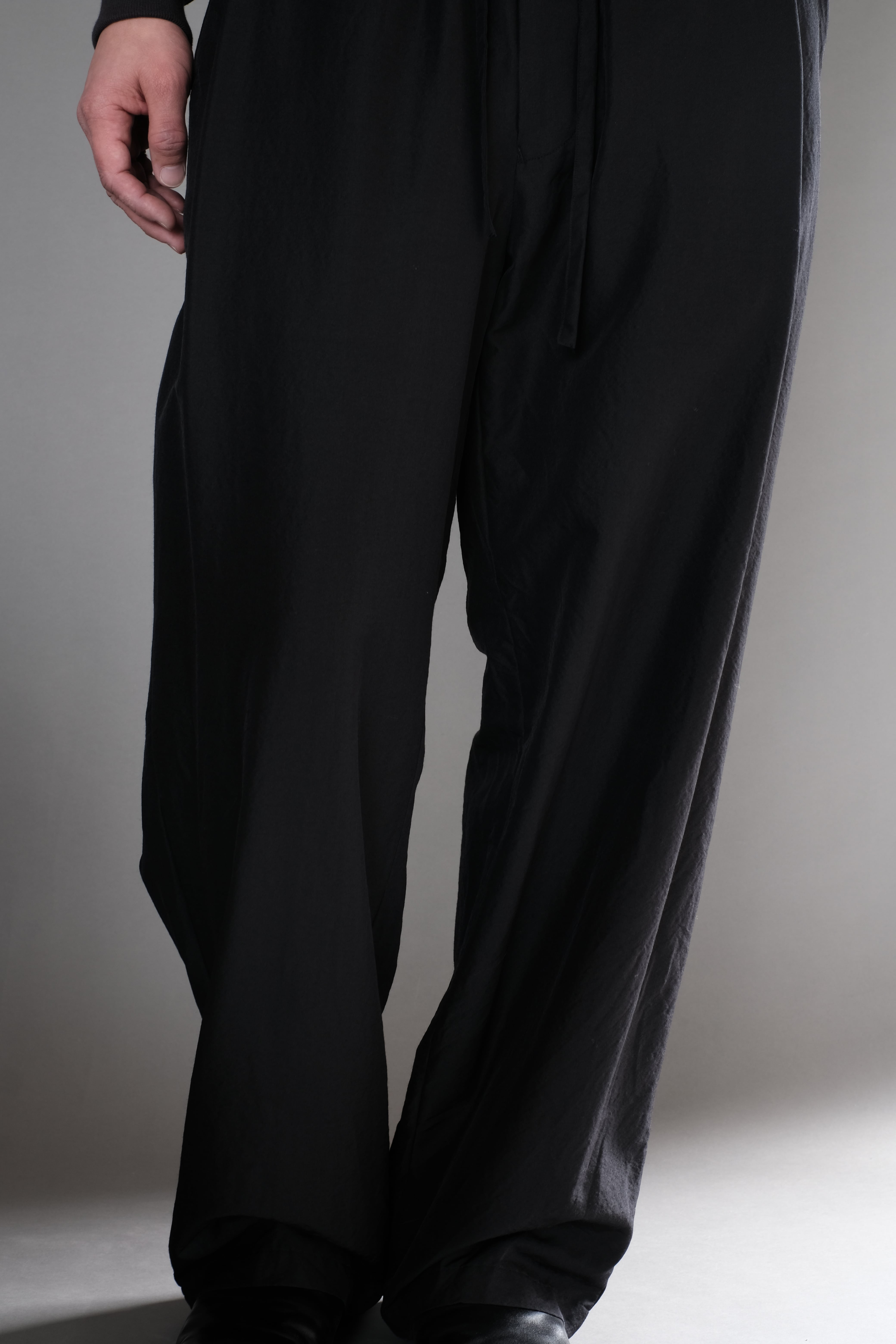 ULTERIOR / WASHED WOOL SILK TWILL DRAWSTRING PANTS | LIVING