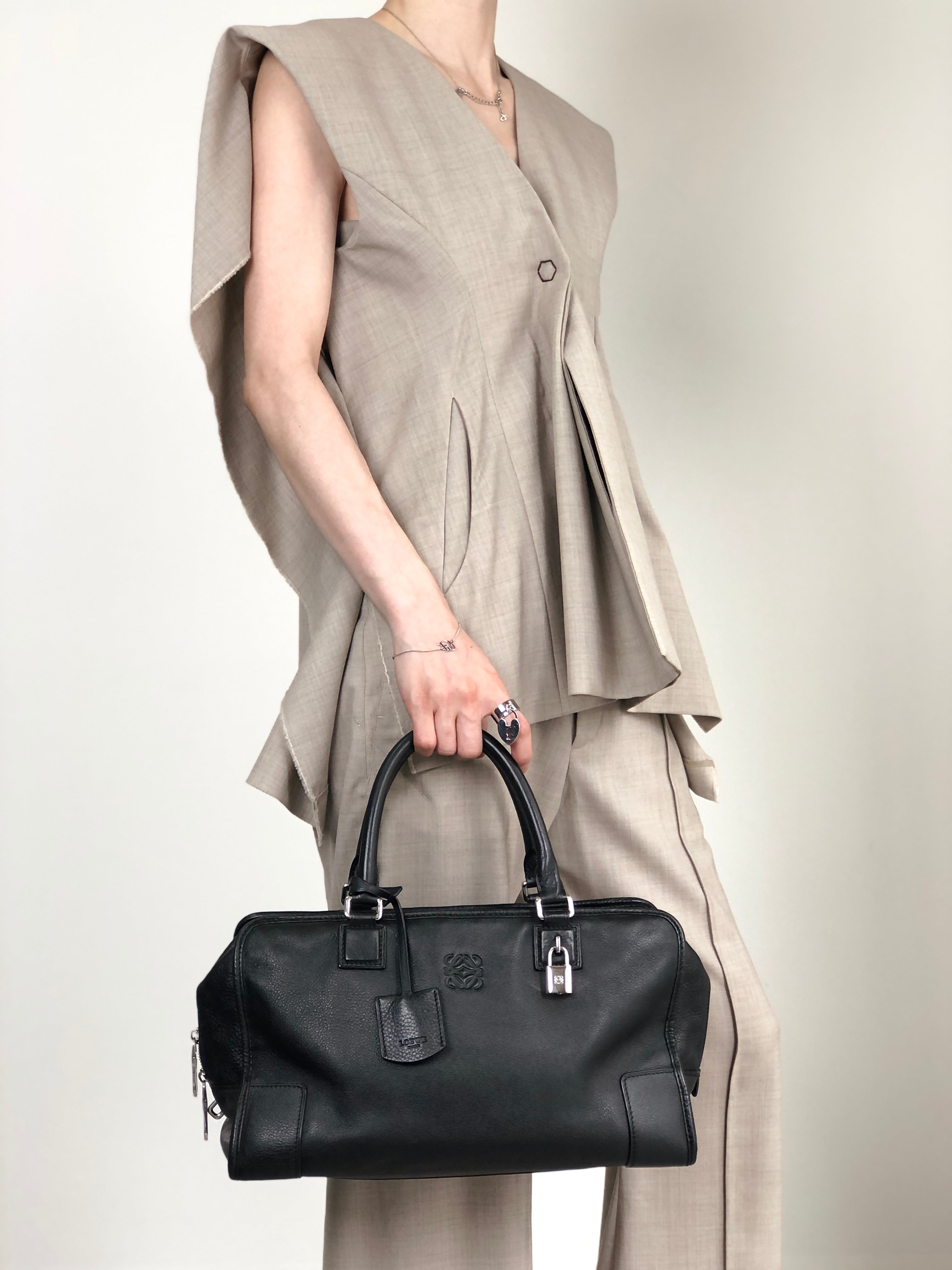 LOEWE ロエベ アマソナ36 ハンドバッグ ブラック アナグラム レザー