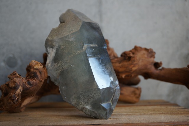 ヒマラヤ パルバティ渓谷産ファントムクォーツ Quartz 1036