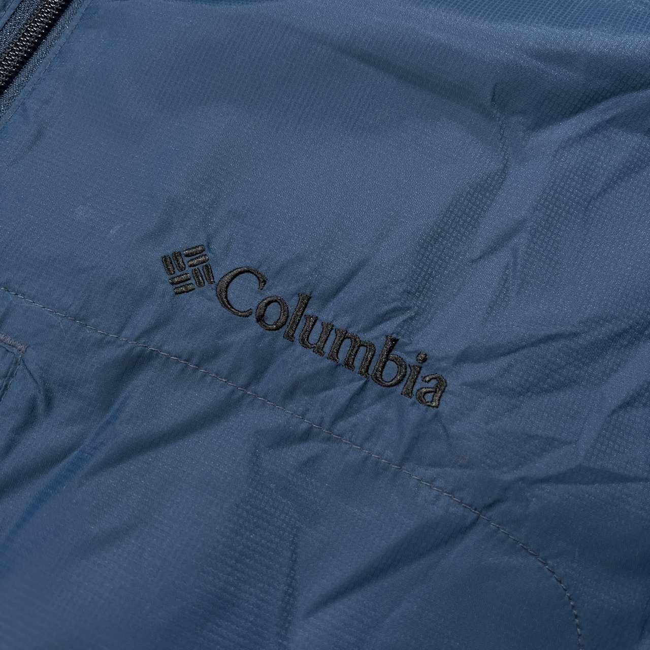 Columbia コロンビア ジップアップ ナイロンジャケット サイズ L /ネイビー/アウトドア/襟フード収納