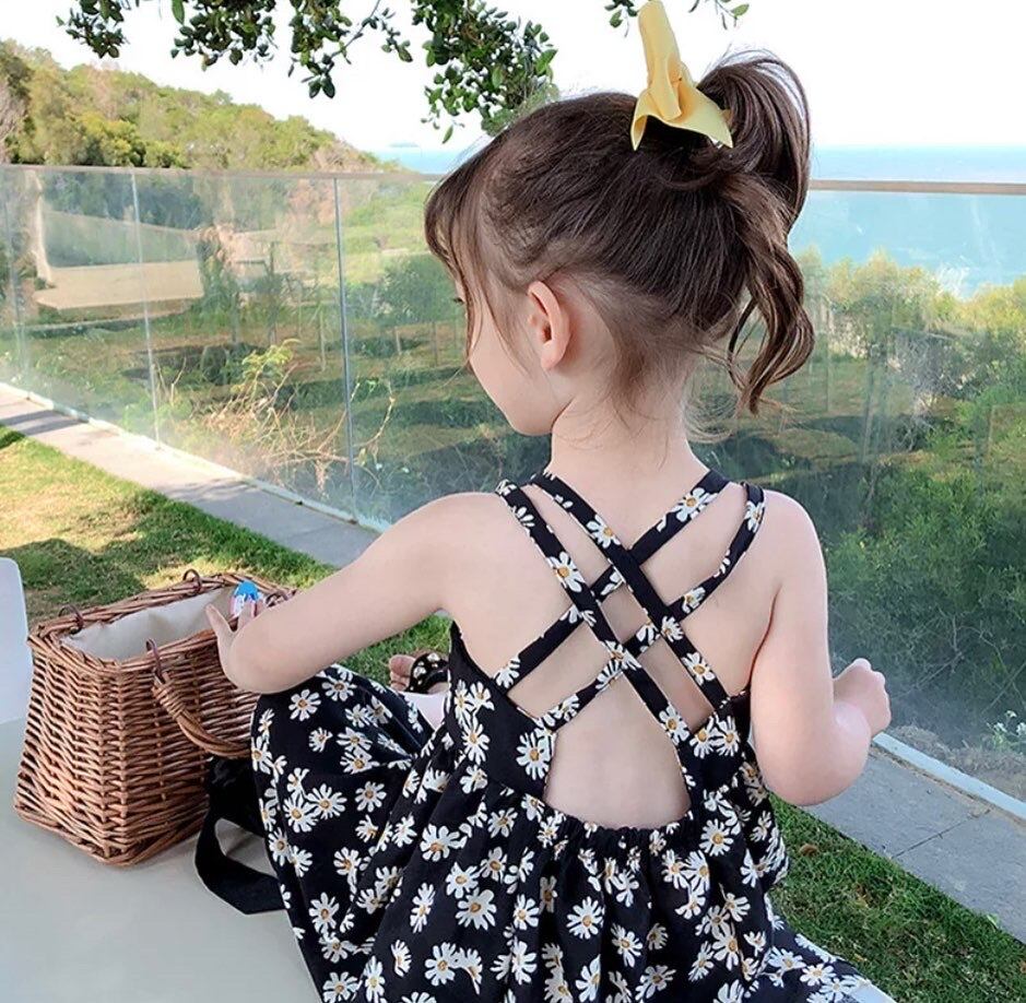 バックデザインフラワーワンピース…..海外子供服 プチプラ サマードレス ブラック 花柄