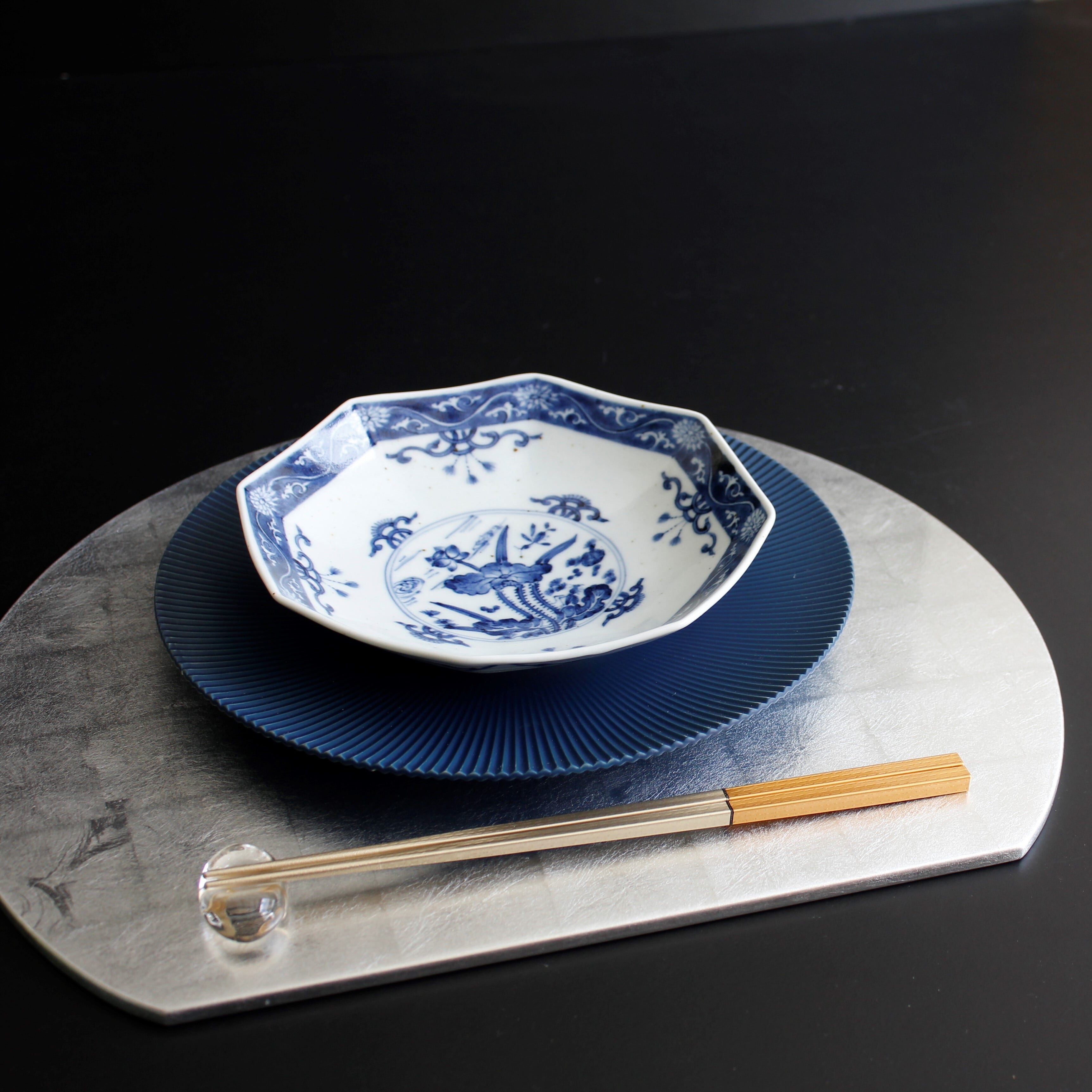 銀箔 半月トレー（裏/黒乾漆） | 芦屋貴兆陶家 online shop