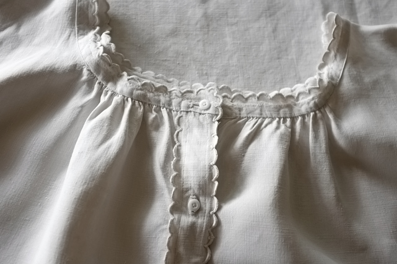 フランス 1900s リネン 貝たちの行進 とろり長いロングワンピースb アンティーク