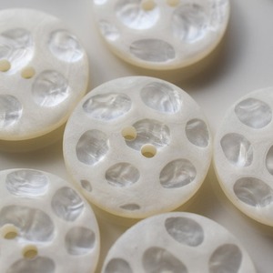 ドイツ ランダムドット×アイボリー 2穴 25㎜