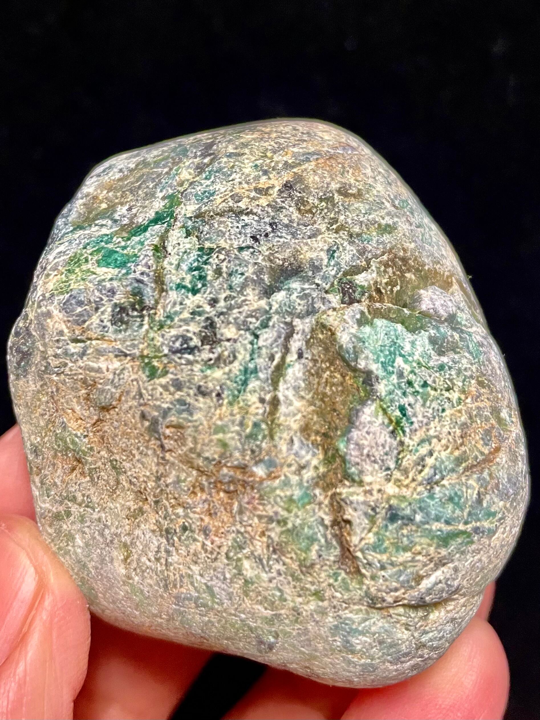 4) 日本人の「心」に寄り添う御守り!深遠なる錬金術「糸魚川リストベナイト」きつね石・大型